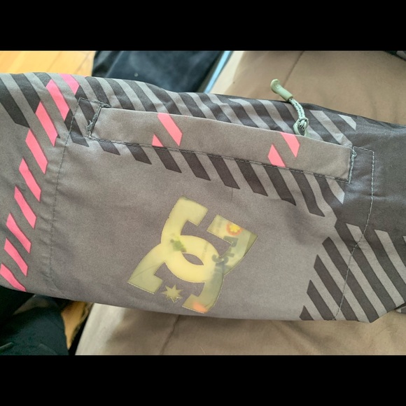 DC Ski / Snowboard / Snow Jacket - Size Small - Picture 9 of 10